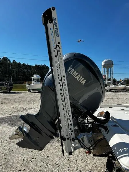 Slide: The Image of Skeeter SX241 2024 - 13