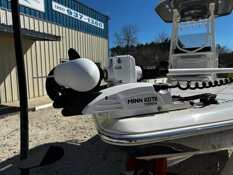 Slide: The Image of Skeeter SX241 2024 - 14