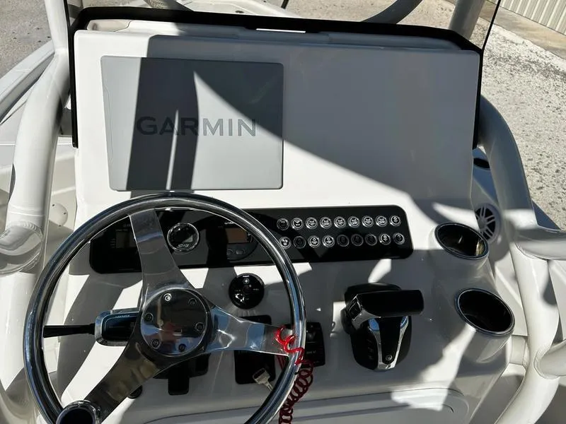 Slide: The Image of Skeeter SX241 2024 - 17