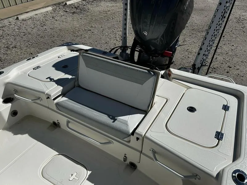 Slide: The Image of Skeeter SX241 2024 - 18