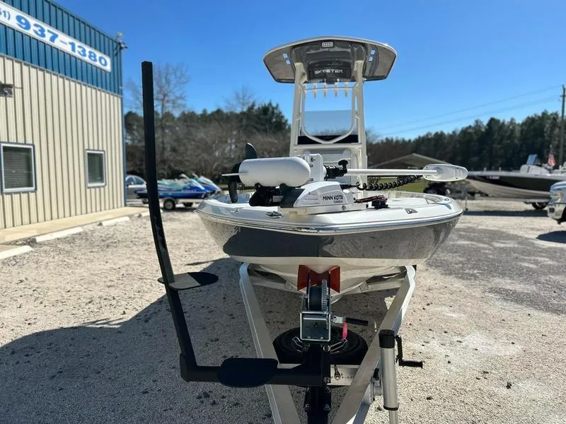 Slide: The Image of Skeeter SX241 2024 - 19