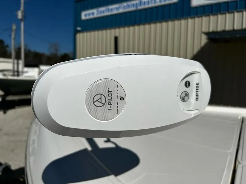 Slide: The Image of Skeeter SX241 2024 - 6