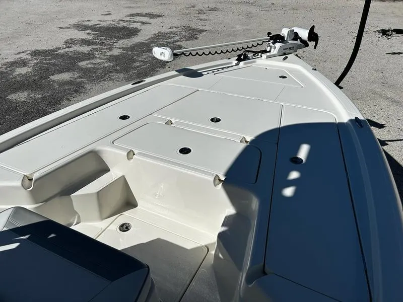 Slide: The Image of Skeeter SX241 2024 - 8