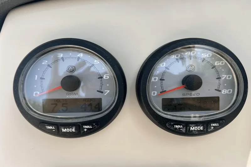 Slide: The Image of Boston Whaler 230 Vantage 2014 - 13