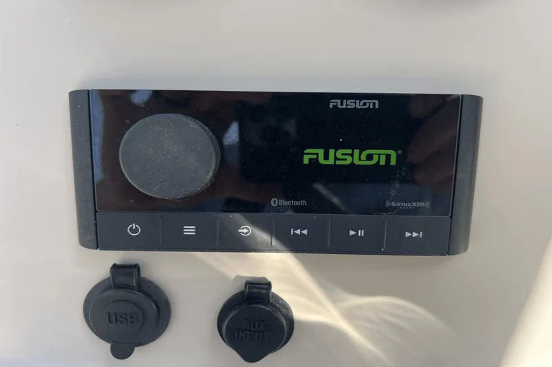 Slide: The Image of Boston Whaler 230 Vantage 2014 - 14