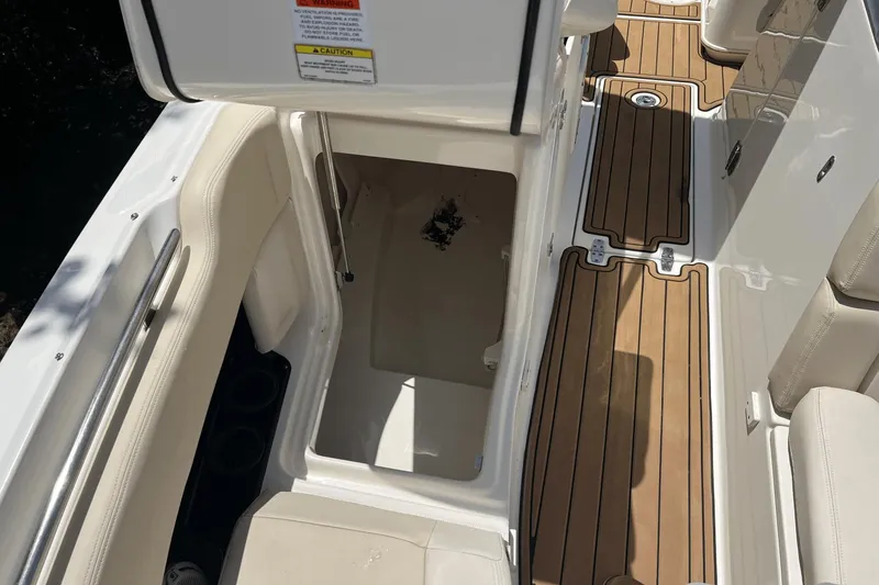 Slide: The Image of Boston Whaler 230 Vantage 2014 - 17
