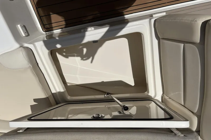 Slide: The Image of Boston Whaler 230 Vantage 2014 - 18