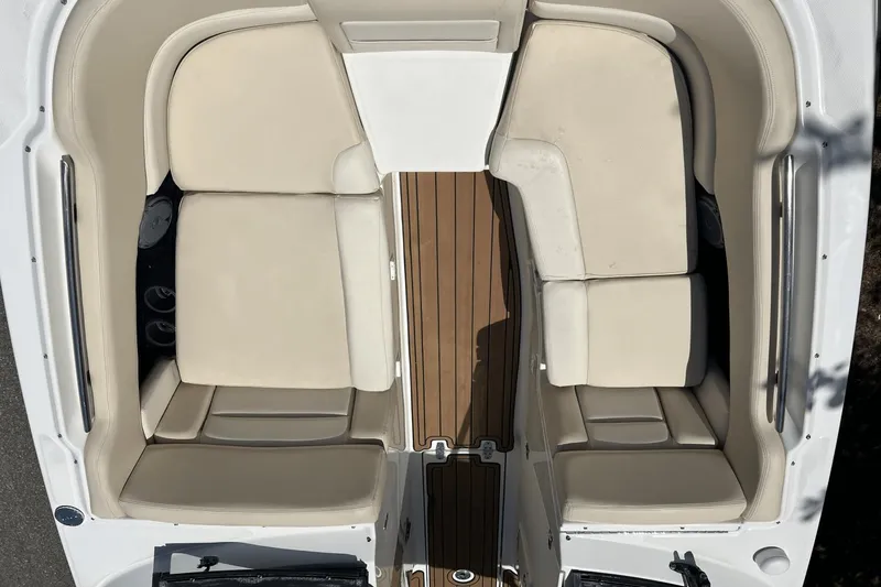 Slide: The Image of Boston Whaler 230 Vantage 2014 - 20