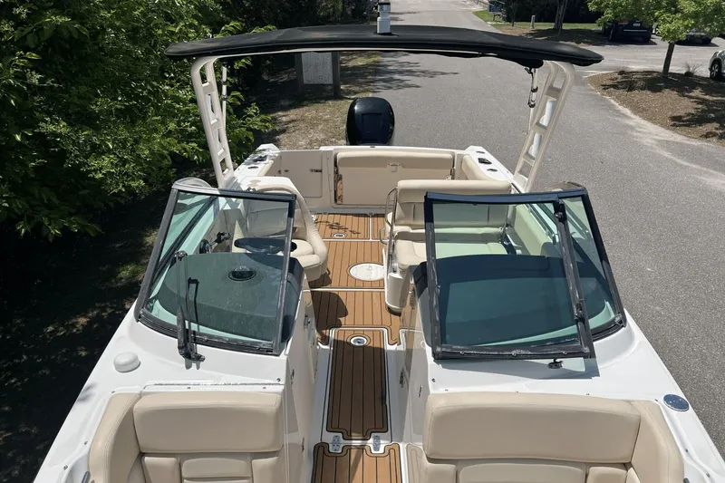 Slide: The Image of Boston Whaler 230 Vantage 2014 - 21