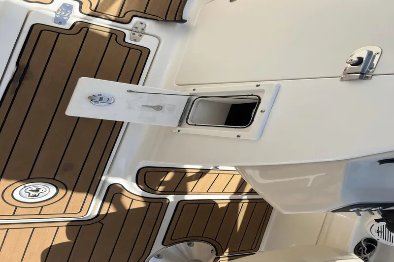 Slide: The Image of Boston Whaler 230 Vantage 2014 - 22