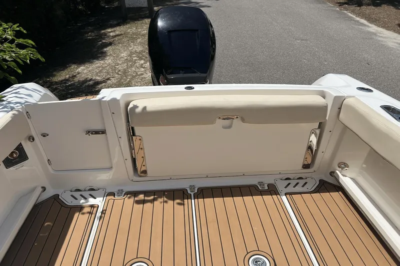 Slide: The Image of Boston Whaler 230 Vantage 2014 - 4