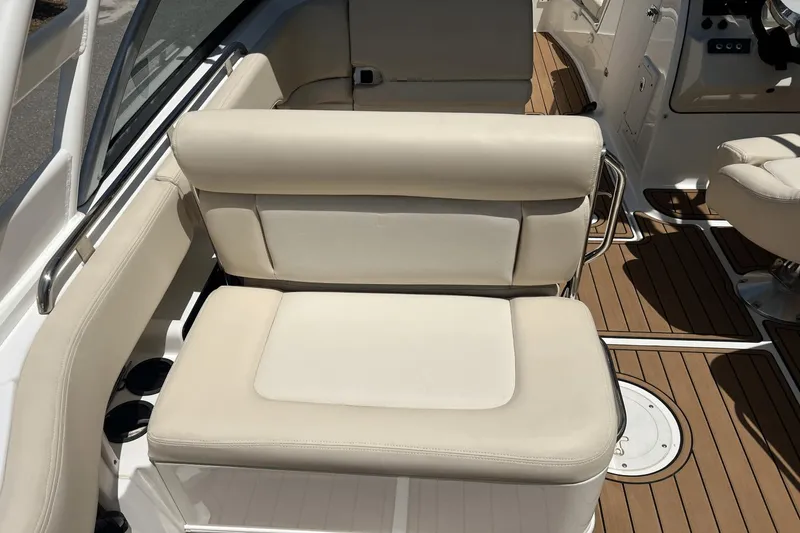 Slide: The Image of Boston Whaler 230 Vantage 2014 - 6