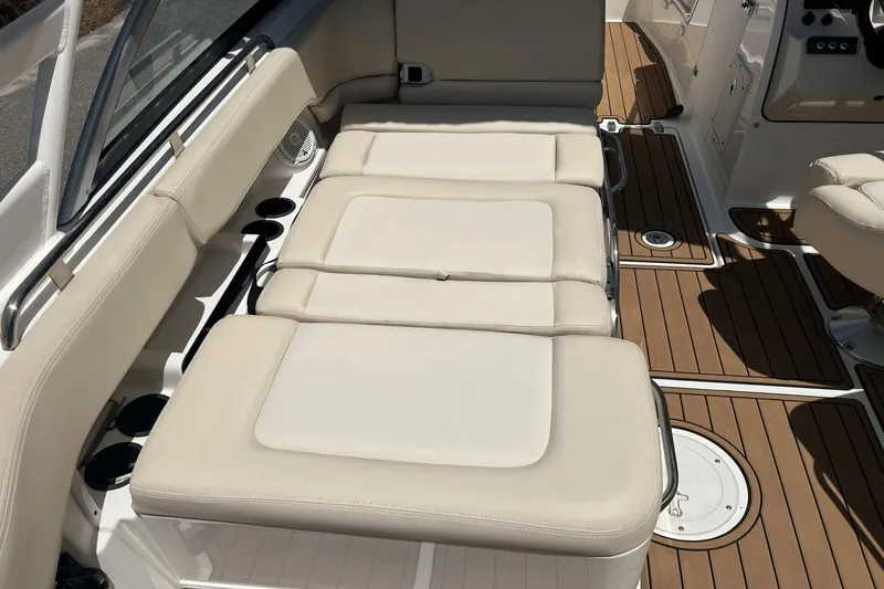 Slide: The Image of Boston Whaler 230 Vantage 2014 - 8