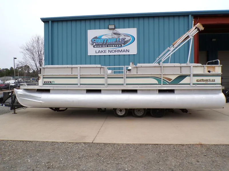 The Image of 2000 Crest II DL pontoon boat at Foothills Marine, Lake Norman. - 0
