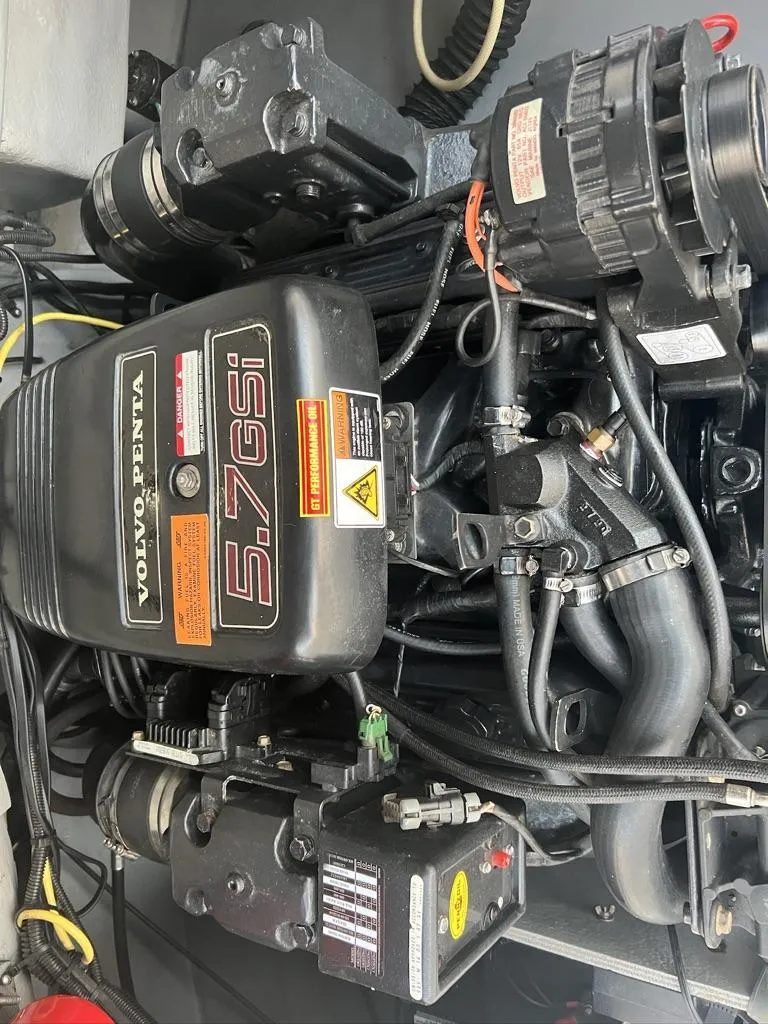 Slide: The Image of Volvo Penta 5.7 GSi engine in a 2000 Chaparral Sunesta 252 boat. - 14