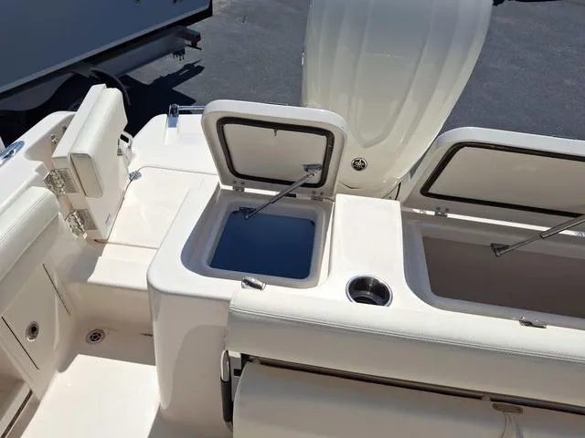 Slide: The Image of Grady-White Freedom 235 2025 - 26