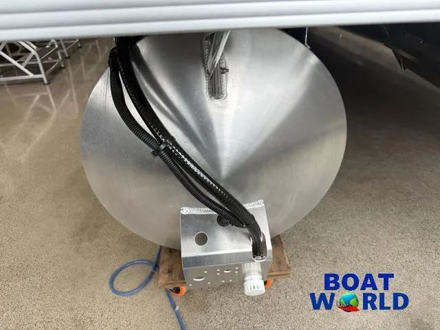 Slide: The Image of 2025 Tahoe Geofish 2385 Rear Fish pontoon detail at Boat World showroom. - 42