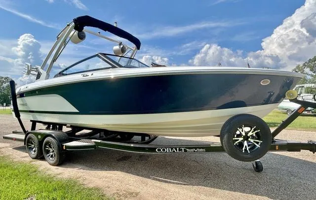 Slide: The Image of Cobalt CS23 Surf 2025 - 10