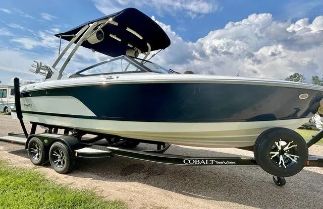 Slide: The Image of Cobalt CS23 Surf 2025 - 15