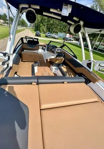 Slide: The Image of Cobalt CS23 Surf 2025 - 16