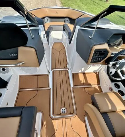 Slide: The Image of Cobalt CS23 Surf 2025 - 17