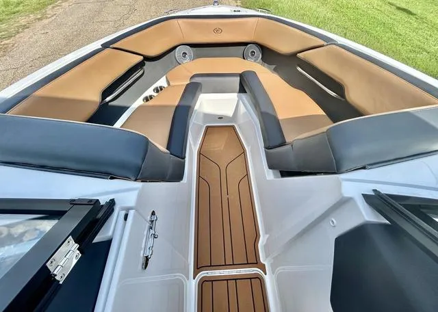 Slide: The Image of Cobalt CS23 Surf 2025 - 18