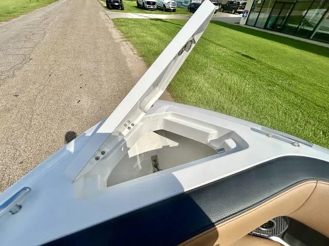 Slide: The Image of Cobalt CS23 Surf 2025 - 19