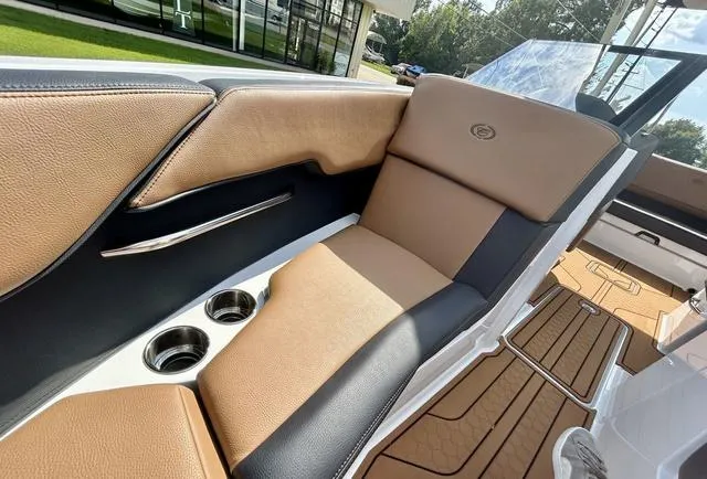 Slide: The Image of Cobalt CS23 Surf 2025 - 20