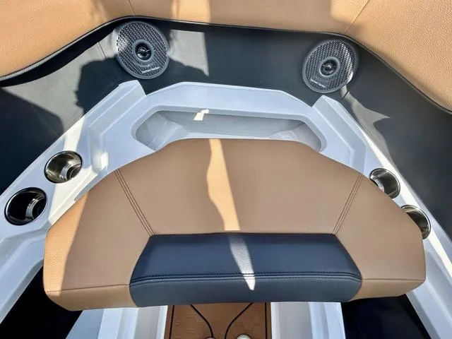 Slide: The Image of Cobalt CS23 Surf 2025 - 24