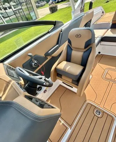 Slide: The Image of Cobalt CS23 Surf 2025 - 27