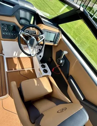 Slide: The Image of Cobalt CS23 Surf 2025 - 28