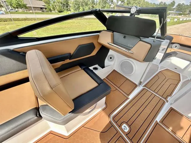 Slide: The Image of Cobalt CS23 Surf 2025 - 31