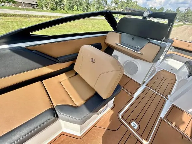 Slide: The Image of Cobalt CS23 Surf 2025 - 32