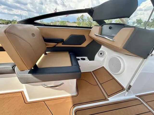 Slide: The Image of Cobalt CS23 Surf 2025 - 37