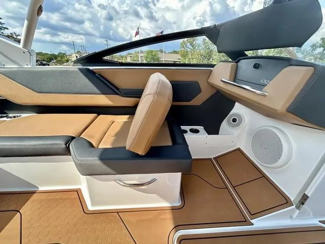 Slide: The Image of Cobalt CS23 Surf 2025 - 38