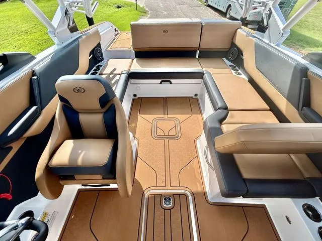 Slide: The Image of Cobalt CS23 Surf 2025 - 40