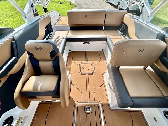 Slide: The Image of Cobalt CS23 Surf 2025 - 41