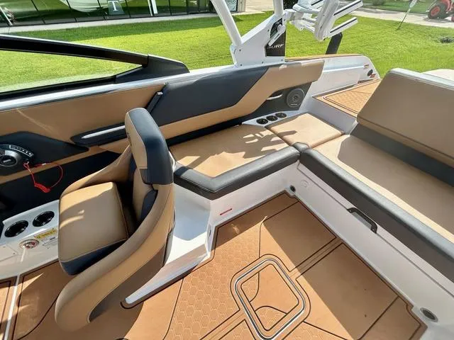 Slide: The Image of Cobalt CS23 Surf 2025 - 42