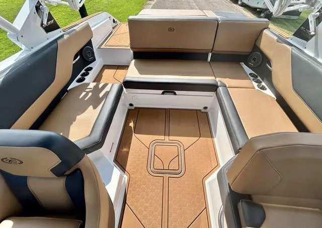 Slide: The Image of Cobalt CS23 Surf 2025 - 48