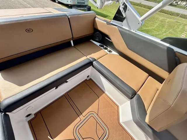 Slide: The Image of Cobalt CS23 Surf 2025 - 50