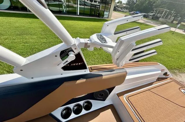 Slide: The Image of Cobalt CS23 Surf 2025 - 54