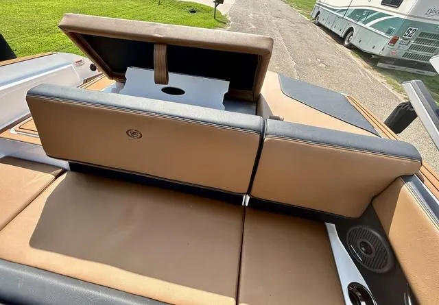 Slide: The Image of Cobalt CS23 Surf 2025 - 55