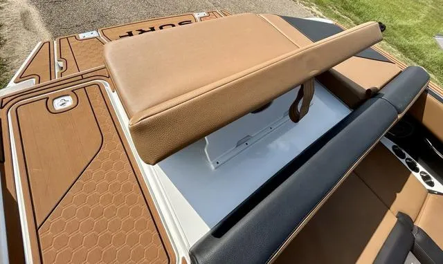 Slide: The Image of Cobalt CS23 Surf 2025 - 56