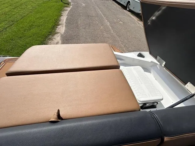 Slide: The Image of Cobalt CS23 Surf 2025 - 60