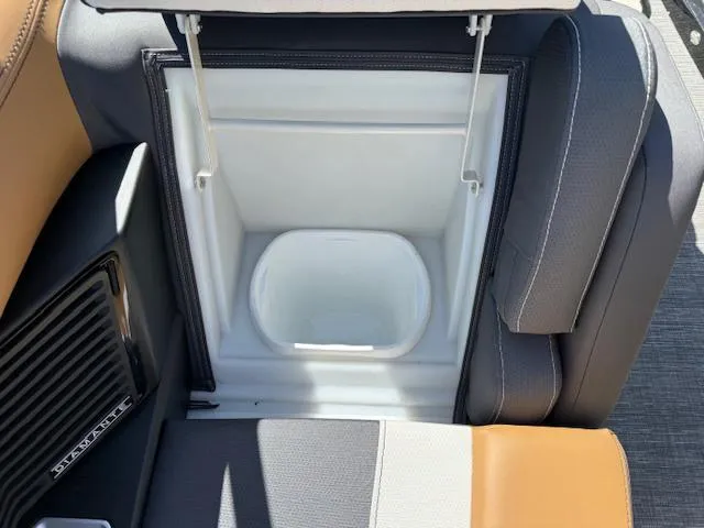 Slide: The Image of Viaggio Diamante 22U / SUZUKI DF250 2025 - 15