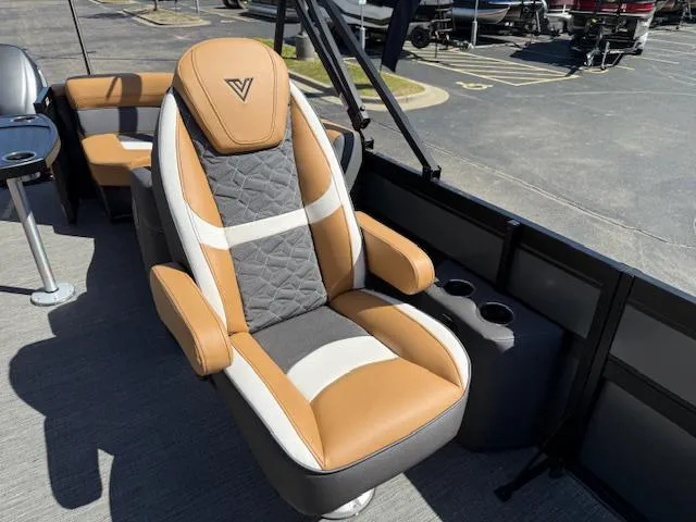 Slide: The Image of Viaggio Diamante 22U / SUZUKI DF250 2025 - 24