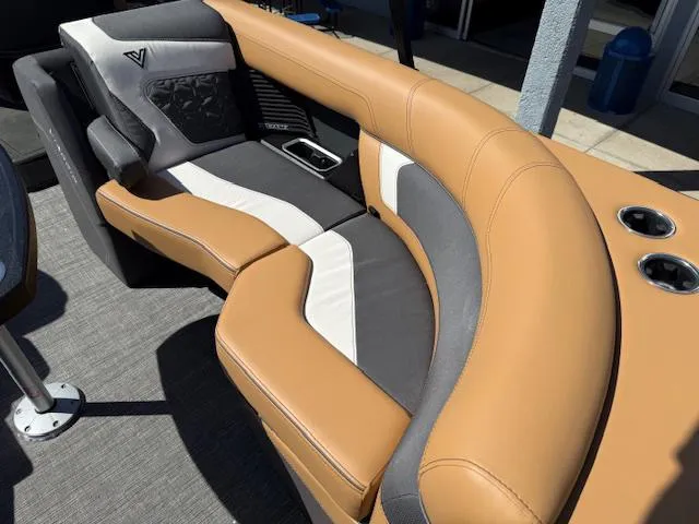 Slide: The Image of Viaggio Diamante 22U / SUZUKI DF250 2025 - 9