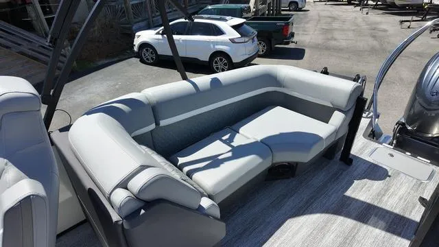 Slide: The Image of Bennington M Quad Bench 22 MFB 2025 - 27