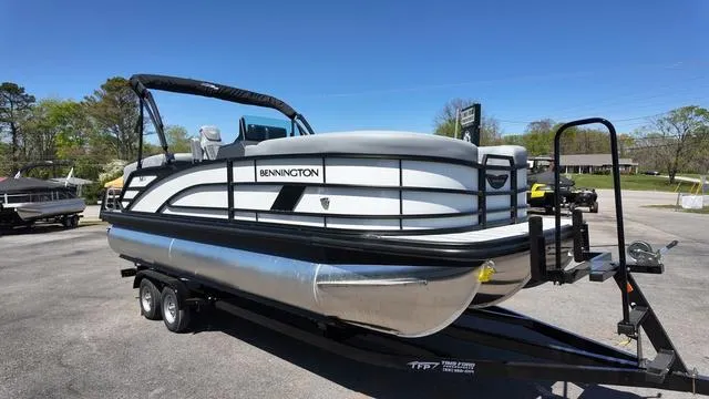 Slide: The Image of Bennington M Quad Bench 22 MFB 2025 - 9