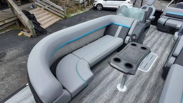 Slide: The Image of Bennington M Swingback 24 MSB 2025 - 14